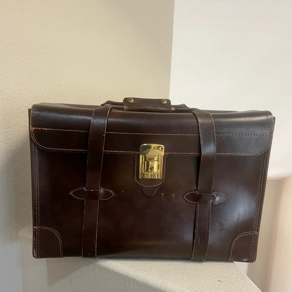 Rare WEAR BEST COWHIDE Leather Belting Briefcase Doctor - Salesman - Pilot Bag